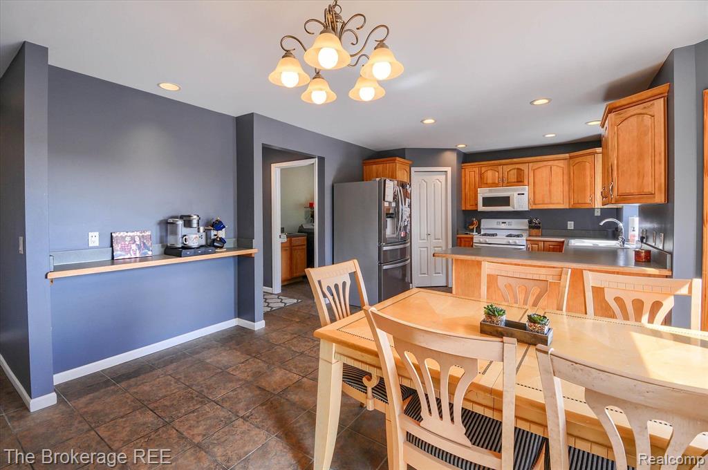 8535 Ridge Road, Goodrich Vlg, MI — Photo 9