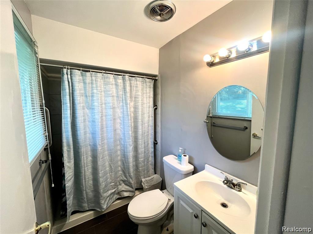 496 E Lovell Drive, Troy, MI 48085 — Photo 14