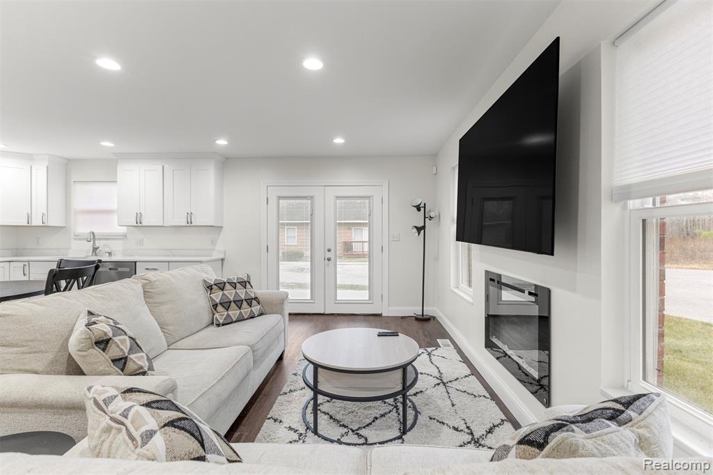 28202 Fortson Lane, Inkster, MI 48141 — Photo 8