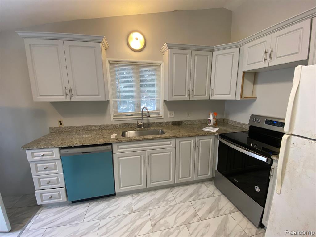 5108 MICHAEL Street, Dearborn Heights, MI 48125 — Photo 8