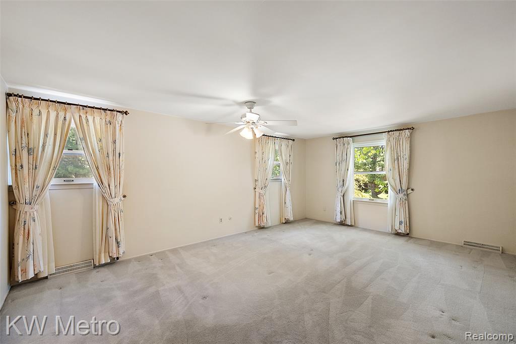 7036 Lindenmere Drive, Bloomfield Hills, MI 48301 — Photo 19