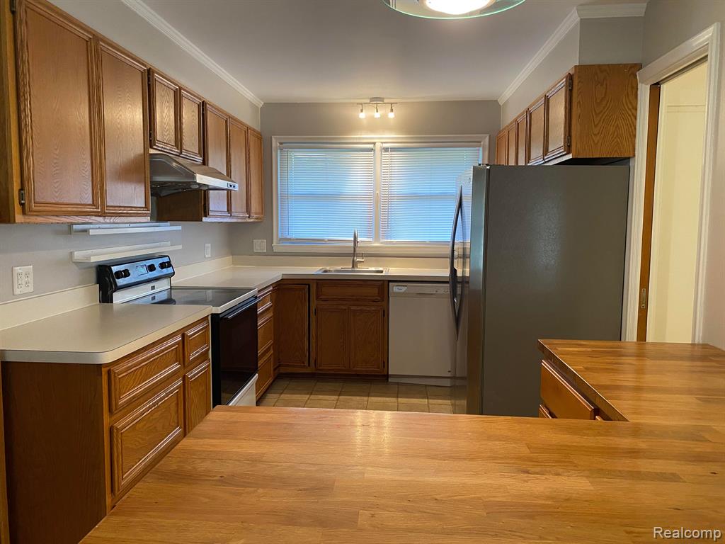 5035 S CLUNBURY Road, West Bloomfield, MI — Photo 5