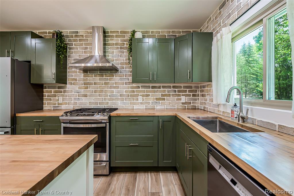 4225 N Tipsico Lake Road, Hartland, MI 48353 — Photo 15