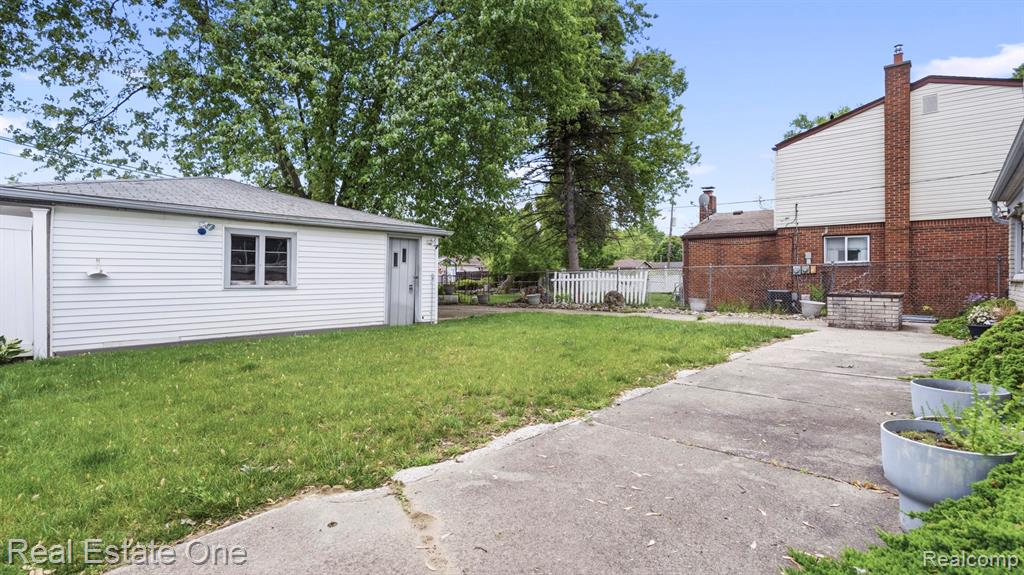 9384 Elaine Court, Taylor, MI 48180 — Photo 24