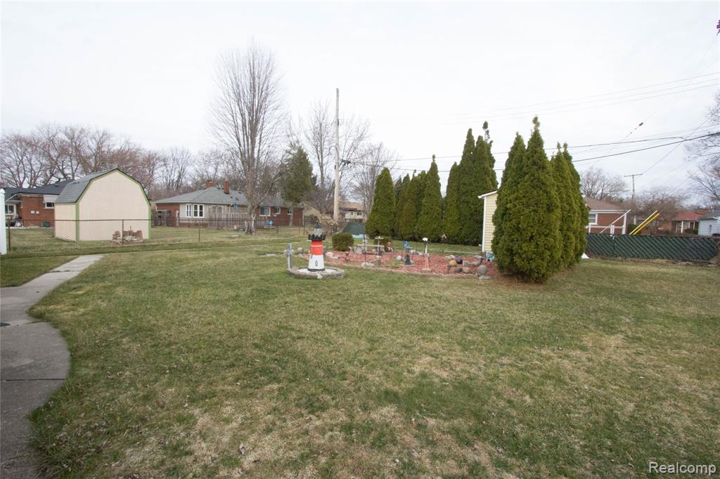 30208 Maplegrove Street, Saint Clair Shores, MI 48082 — Photo 39