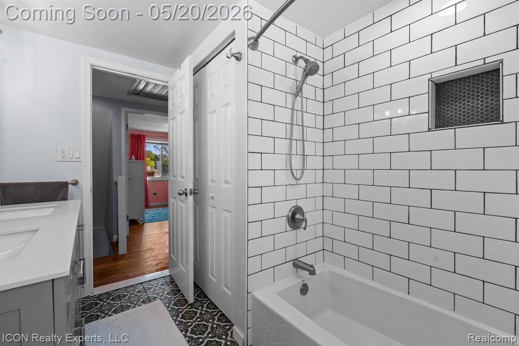 23516 Kim Drive, Clinton Twp, MI 48035 — Photo 27