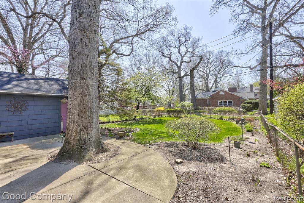 923 W 11 Mile Road, Royal Oak, MI 48067 — Photo 46