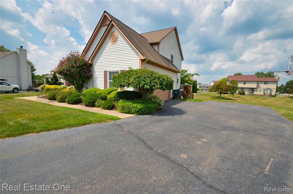2092 Westview Court, Orion, MI — Photo 44