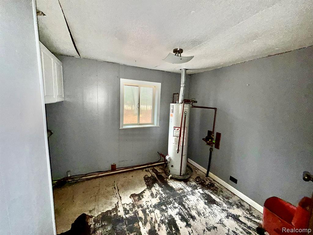 991 W Maplecrest Drive, Sanford, MI 48657 — Photo 17