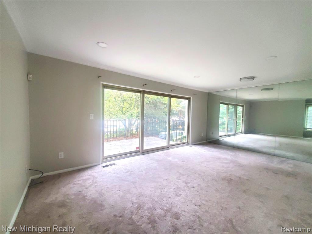 673 Oakbrook W, Rochester Hills, MI 48307 — Photo 14