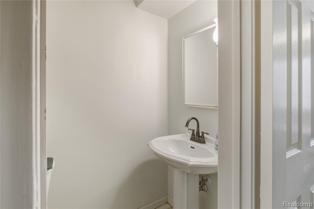 5134 N Jennings Road, Flint, MI 48504 — Photo 10