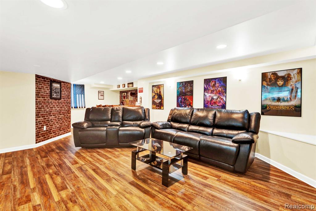 8155 Parkside Drive, Westland, MI — Photo 42