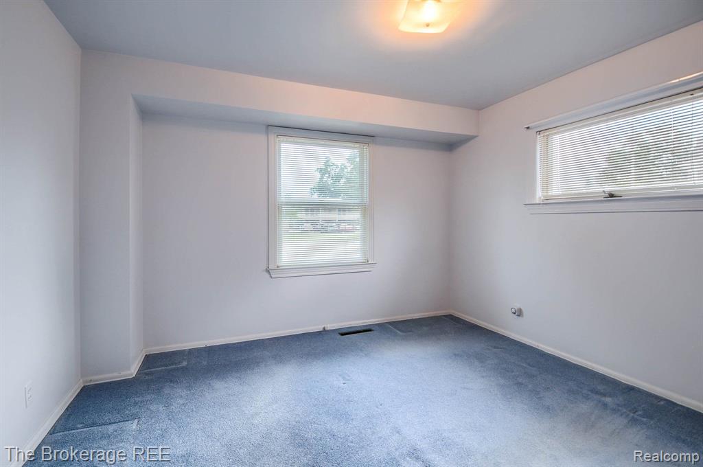 802 W HEMPHILL Road, Flint, MI 48507 — Photo 18