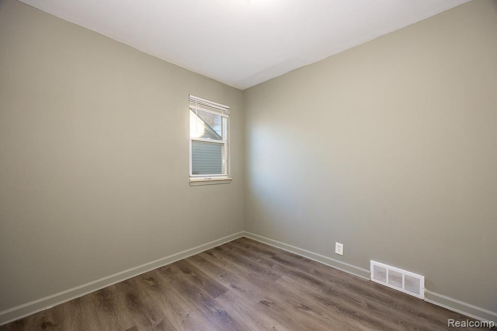 128 W Muir Avenue, Hazel Park, MI 48030 — Photo 21