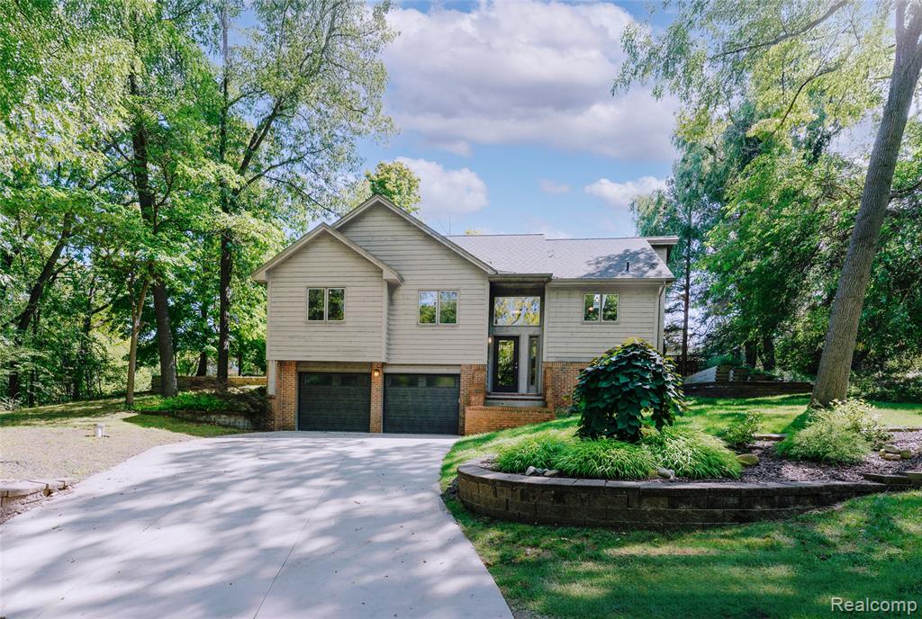 5105 Wah Ta Wah Drive, Clarkston, MI 48348 — Photo 2