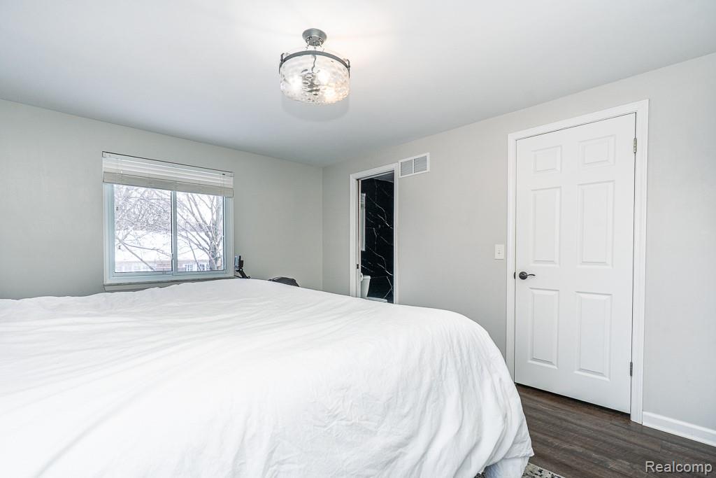 39802 Sunderland Drive, Clinton Twp, MI 48038 — Photo 20