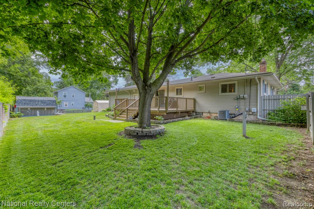 9150 Maplewood Drive, White Lake, MI — Photo 26
