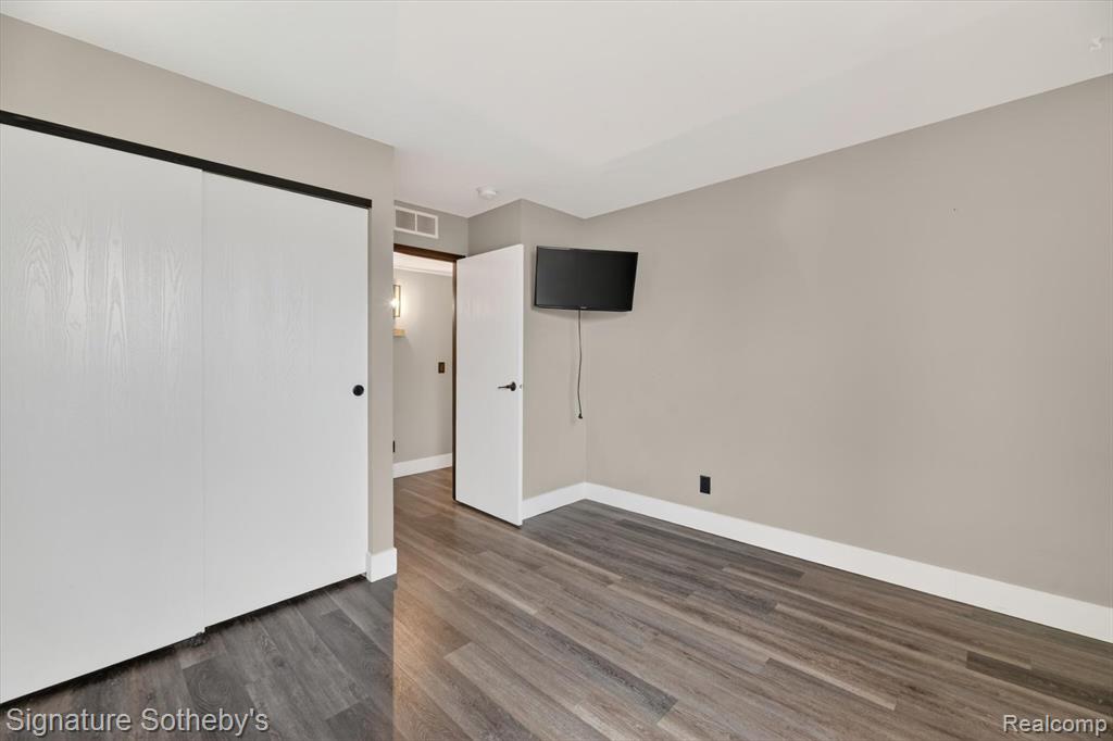 61031 Greenwood Drive, South Lyon, MI 48178 — Photo 17