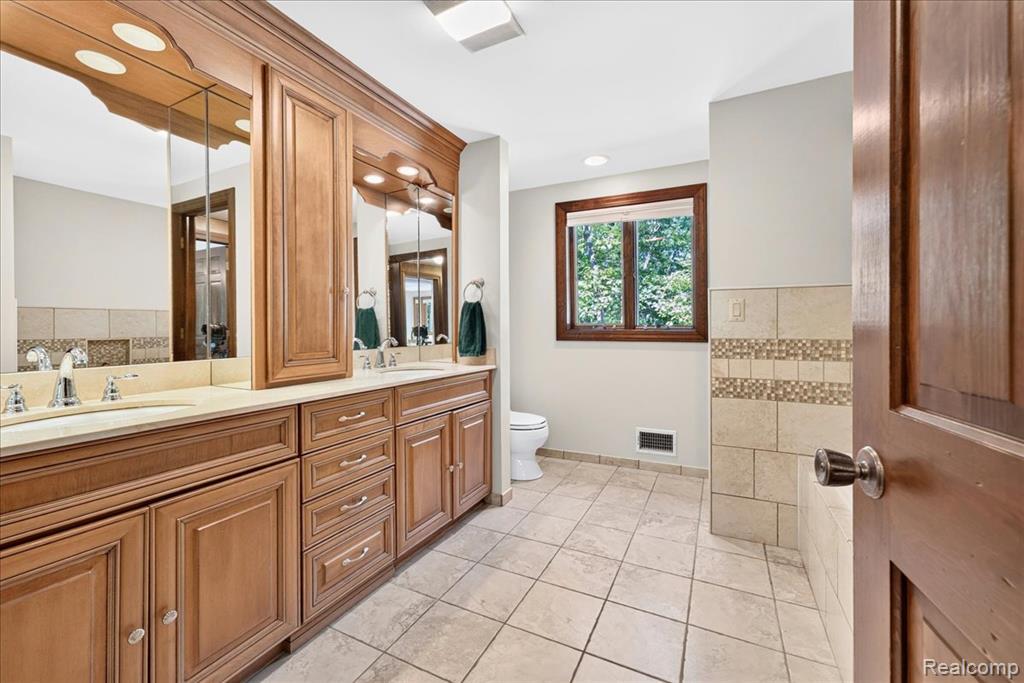 29498 E River Road, Grosse Ile, MI 48138 — Photo 33