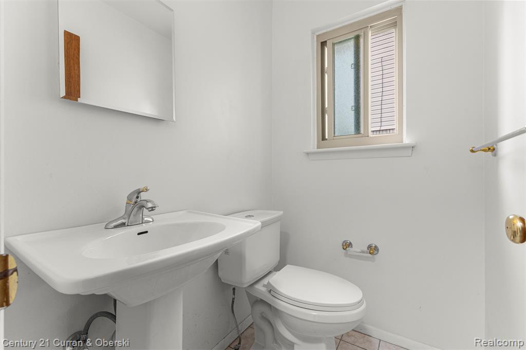 12345 Bedford Drive, Southgate, MI 48195 — Photo 16