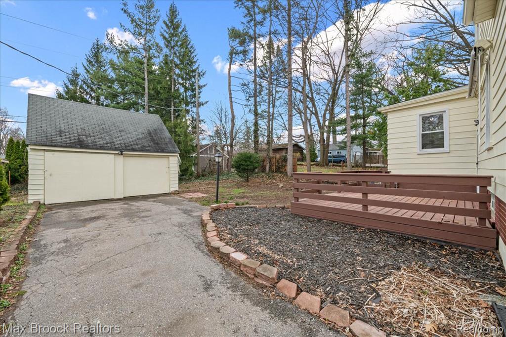 1449 Oakwood Street, Sylvan Lake, MI 48320 — Photo 28