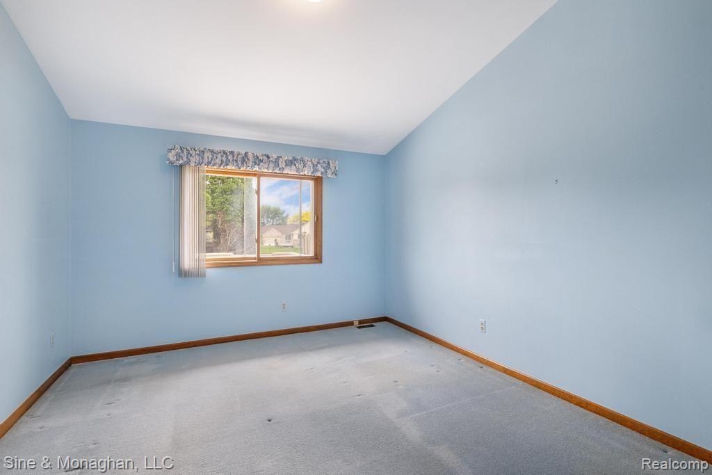 43389 RIVERBEND Boulevard, Clinton Twp, MI 48038 — Photo 17