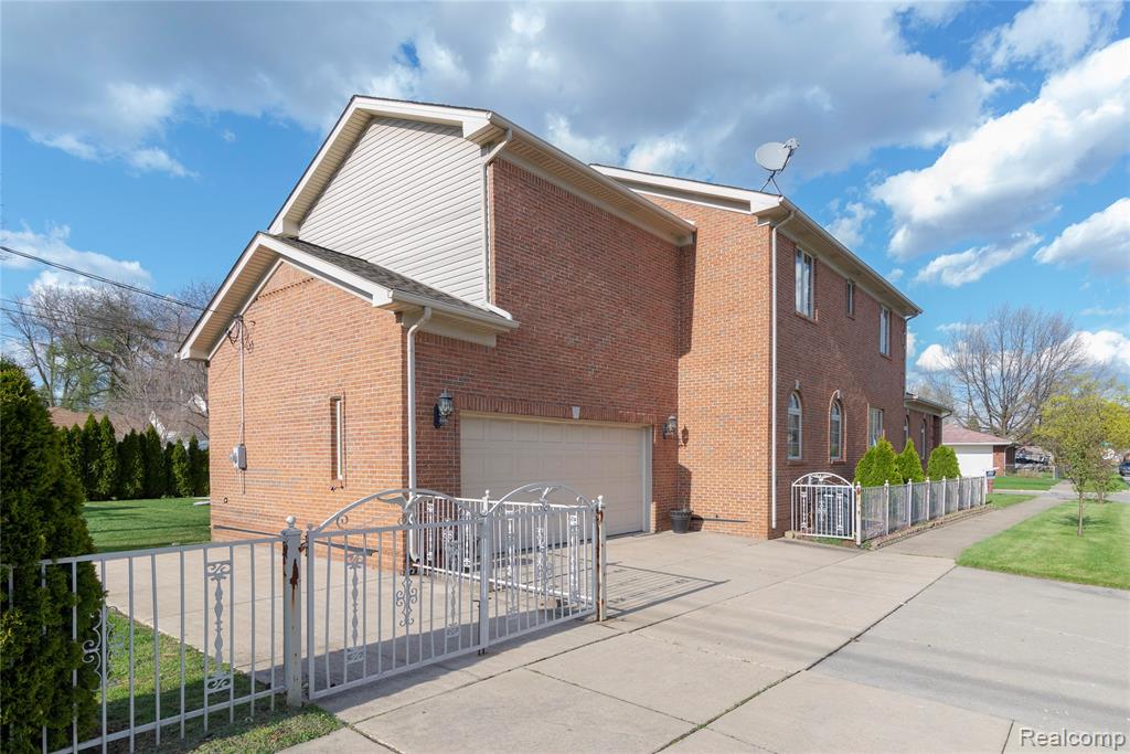8401 Fenton Street, Dearborn Heights, MI 48127 — Photo 8