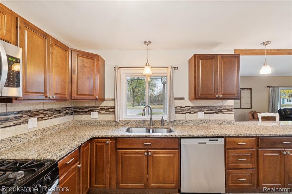 212 Airport Drive, Holly, MI 48442 — Photo 11
