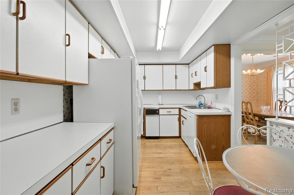 19710 W 13 Mile Road, 211, Beverly Hills, MI 48025 — Photo 23