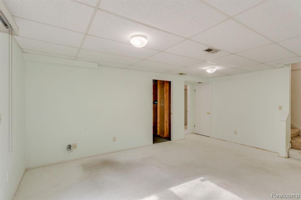 24547 PRIMROSE Lane, Southfield, MI 48033 — Photo 17