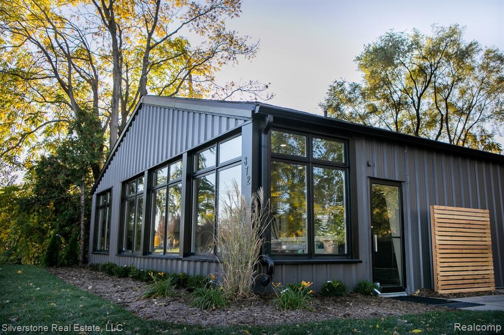 872 E AUBURN Road, Rochester Hills, MI 48307 — Photo 11