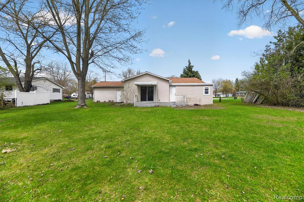 5300 Arnold Drive, Burton, MI 48509 — Photo 37