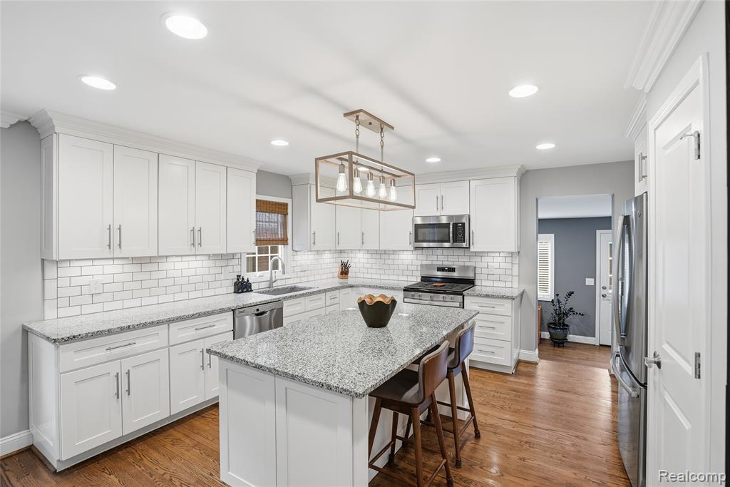 373 Hillcrest Avenue, Grosse Pointe Farms, MI 48236 — Photo 9