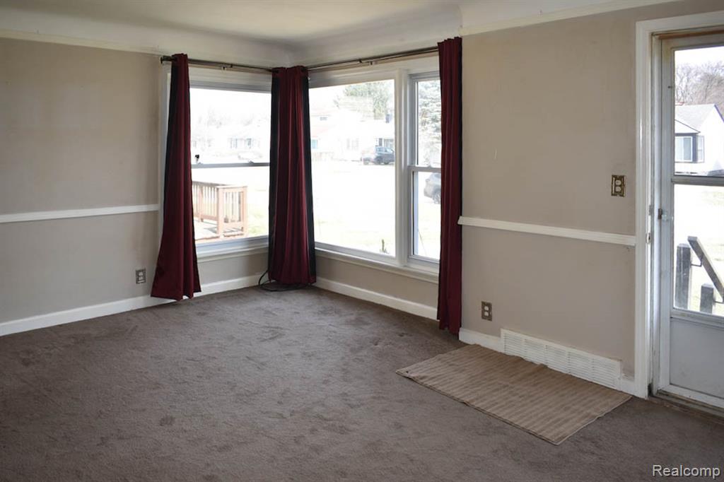 26103 Palmer Boulevard, Madison Heights, MI 48071 — Photo 3