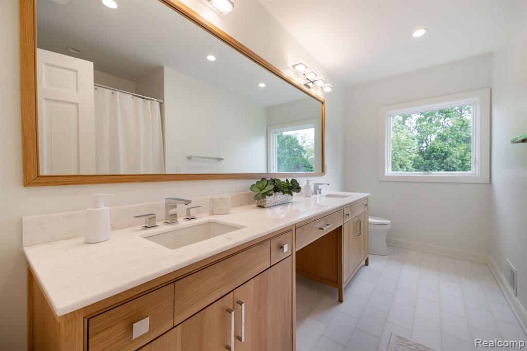 655 CANTERBURY Road, Grosse Pointe Woods, MI 48236 — Photo 40
