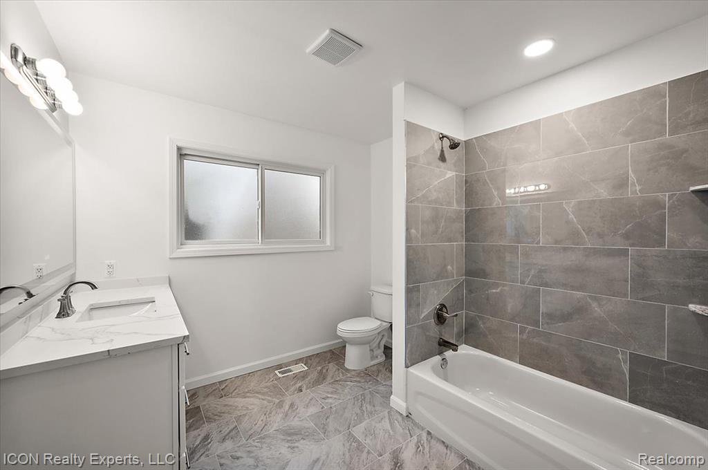 8104 Cloverdale Avenue, Ferndale, MI 48220 — Photo 35