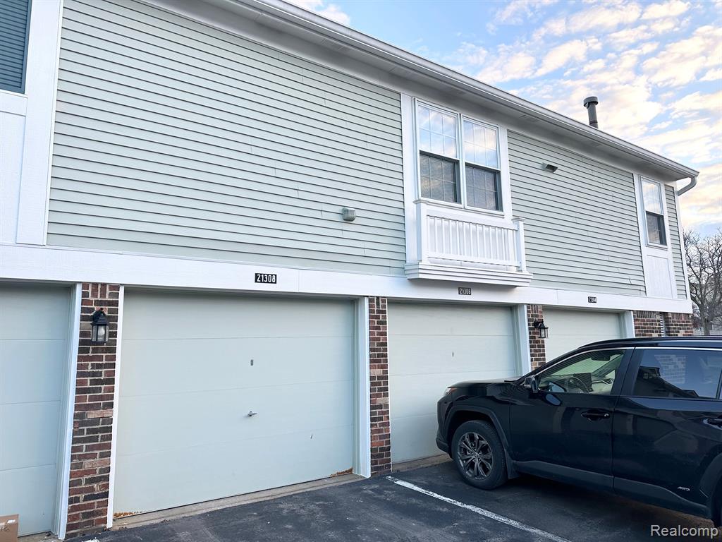 21306 E GLEN HAVEN Circle, Northville, MI 48167 — Photo 33