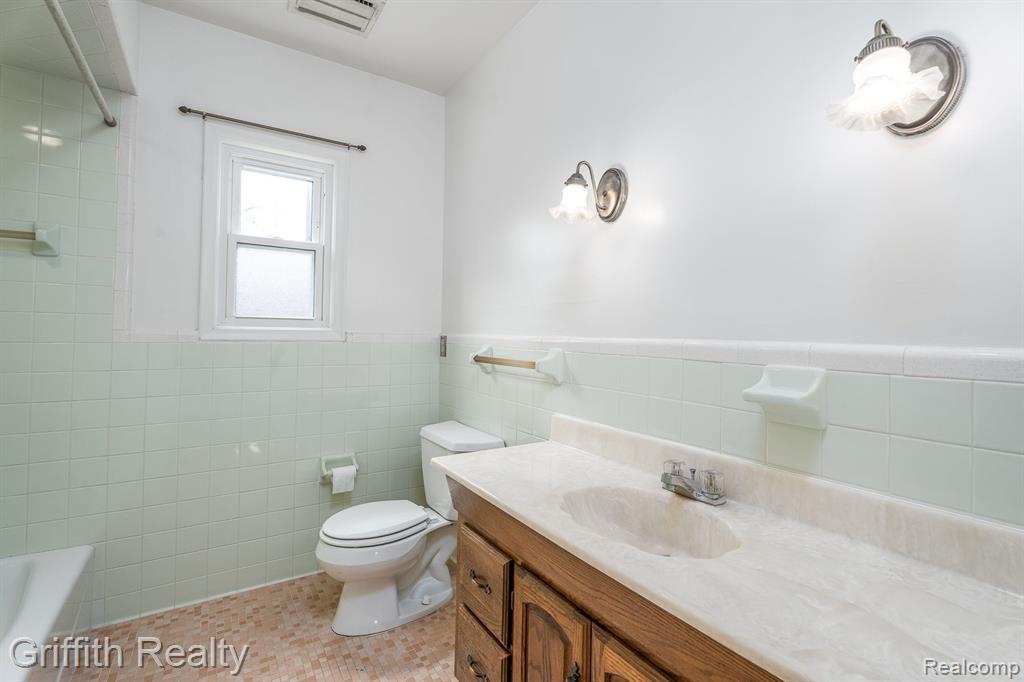 707 ELMWOOD Street, Dearborn, MI 48124 — Photo 15