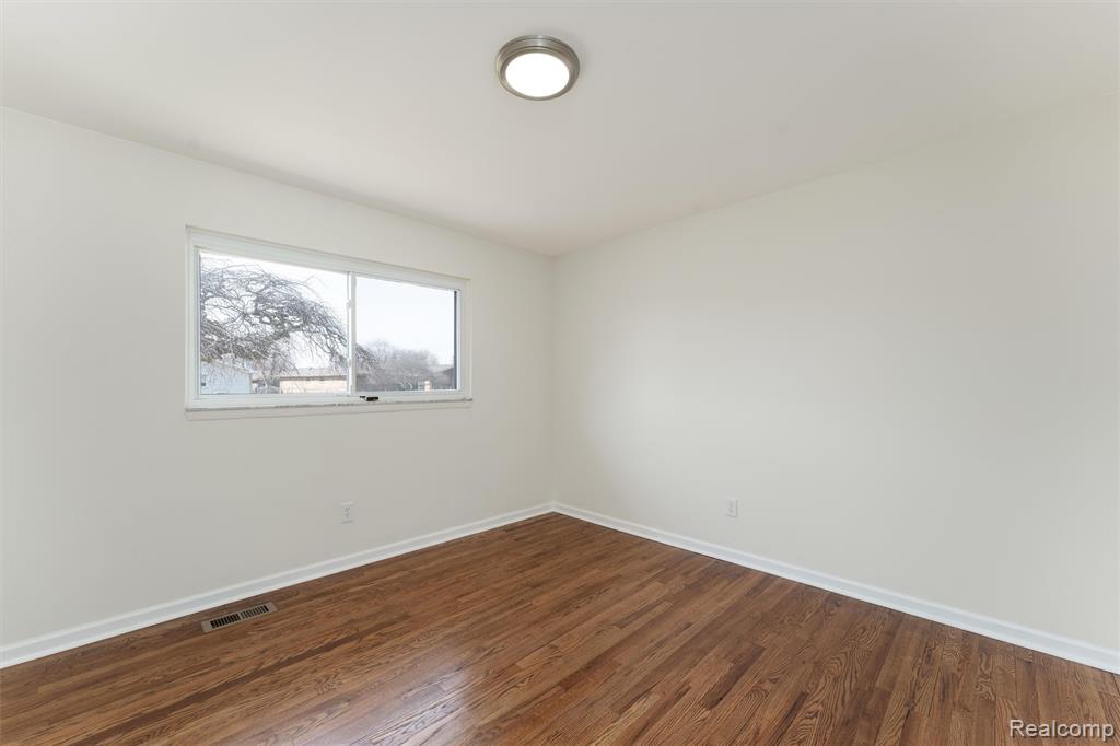 43303 Aspen Drive, Sterling Heights, MI 48313 — Photo 17