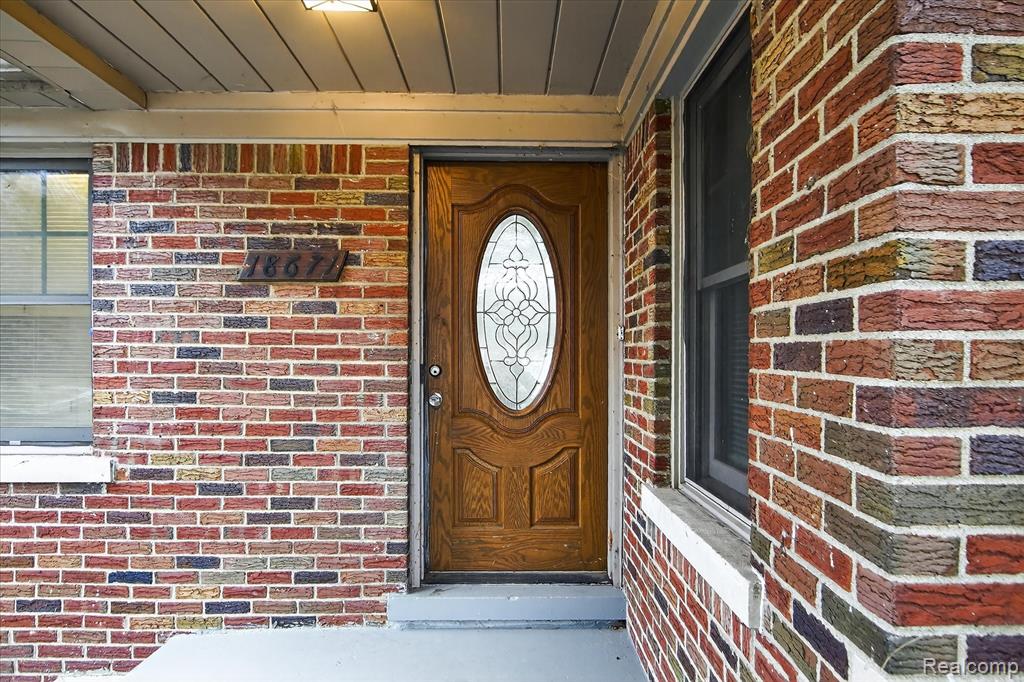 18671 Huntington Avenue, Harper Woods, MI 48225 — Photo 2