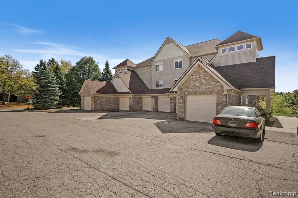 864 Amanda Lane, Pontiac, MI 48340 — Photo 2