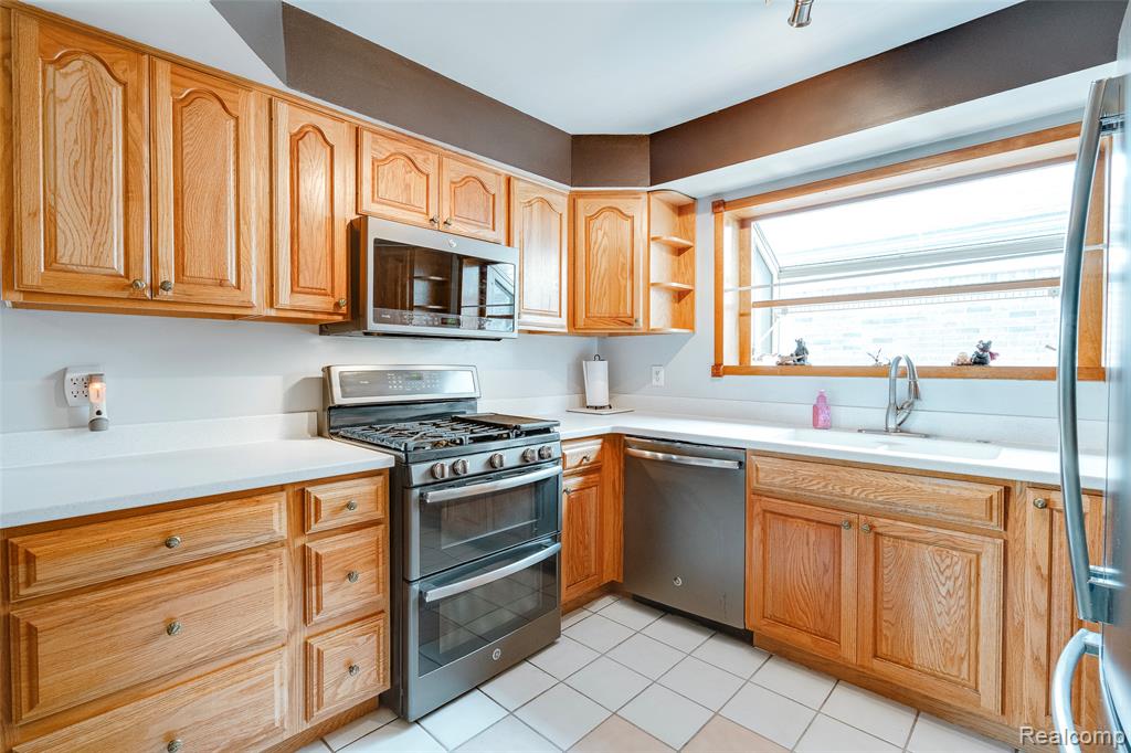 12590 Shery Lane, Southgate, MI 48195 — Photo 13