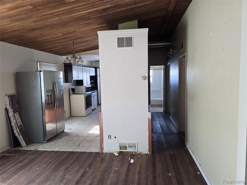 6302 Springdale Boulevard, Grand Blanc, MI 48439 — Photo 12