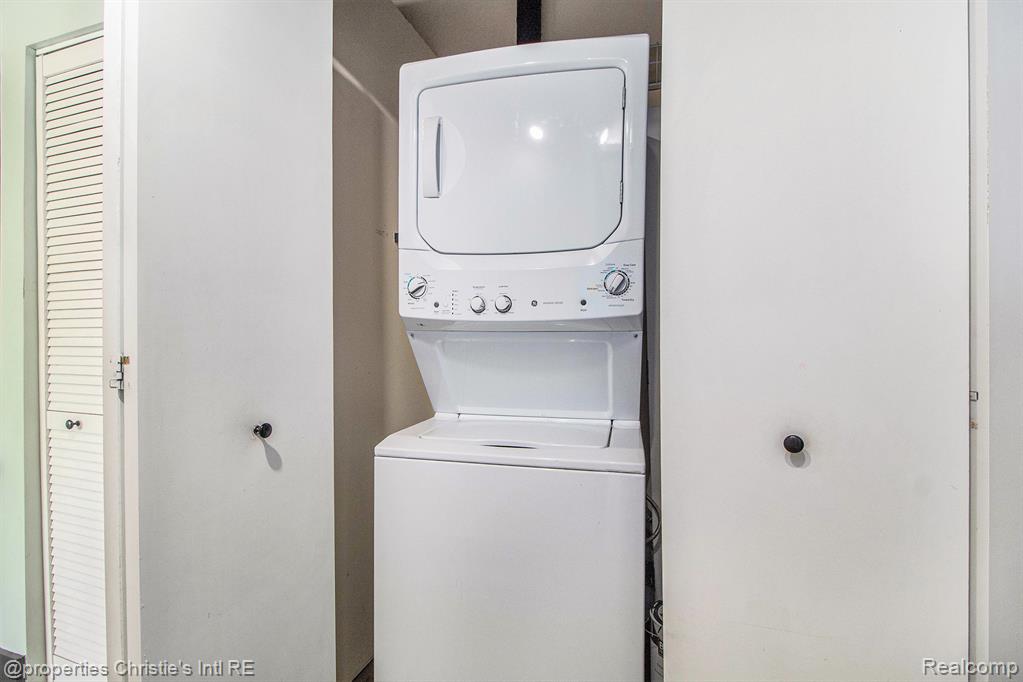 6533 E Jefferson, 427, Detroit, MI 48207 — Photo 12