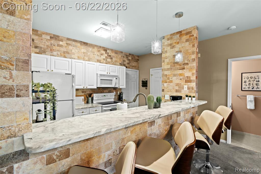 11 N Squirrel Road, Auburn Hills, MI 48326 — Photo 14