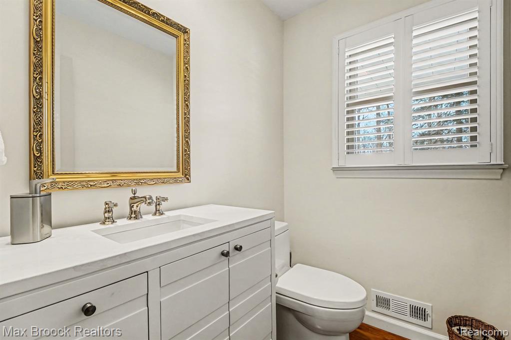 22724 King Richard Court, Beverly Hills, MI 48025 — Photo 17