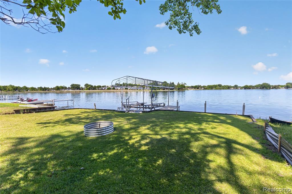 952 Wyman Drive, Waterford, MI 48328 — Photo 27