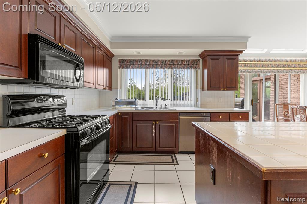 30060 Bristol Lane, Bingham Farms, MI 48025 — Photo 31