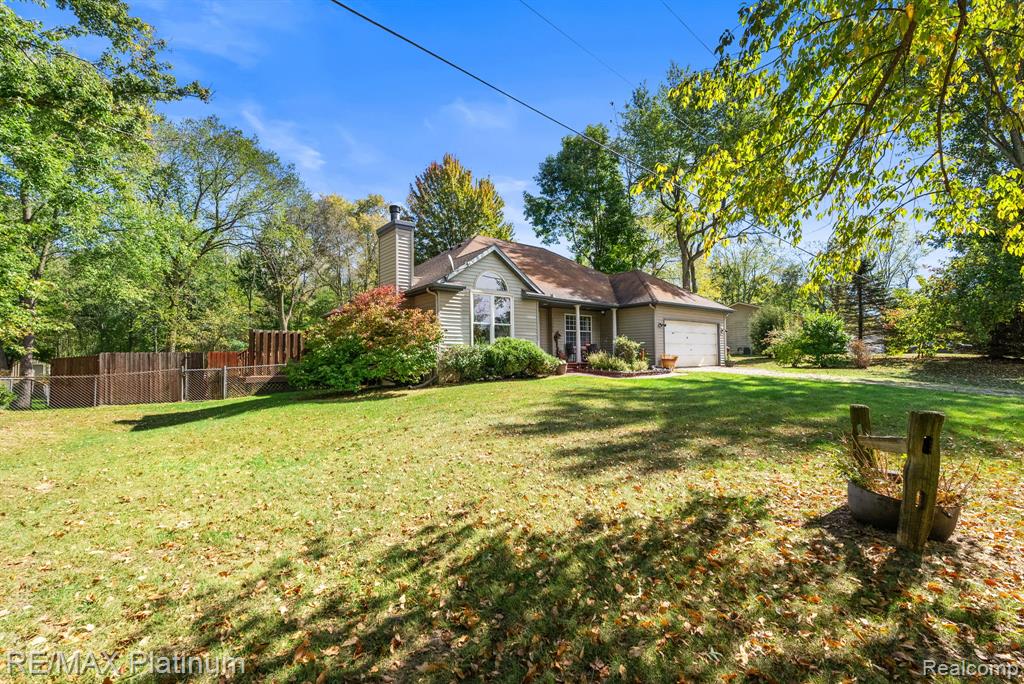 3388 Hogback Road, Fowlerville, MI 48836 — Photo 3