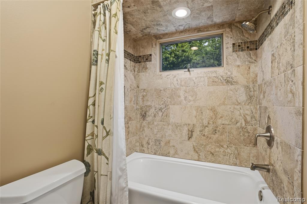 68345 Romeo Plank Road, Ray, MI — Photo 40